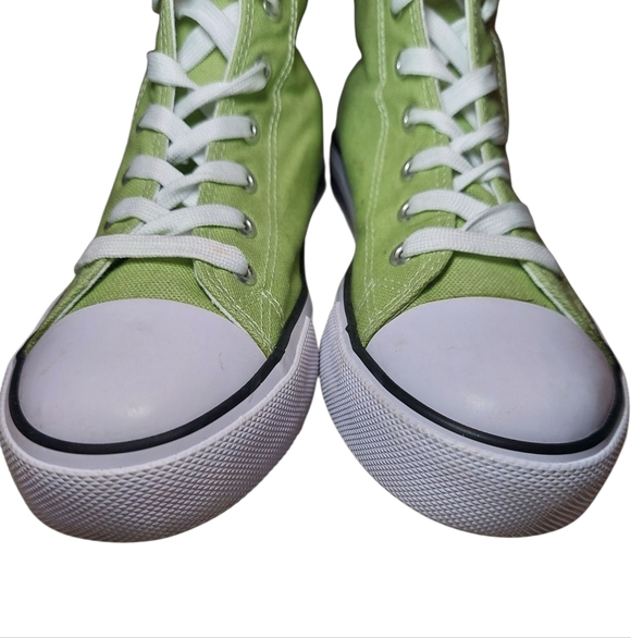 Hot Topic Strawberry Frog High-Top Sneakers - Picture 4 of 8